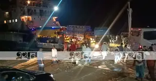 এক ঘণ্টা বন্ধের পর পাটুরিয়া-দৌলতদিয়ায় ফেরি চলাচল শুরু